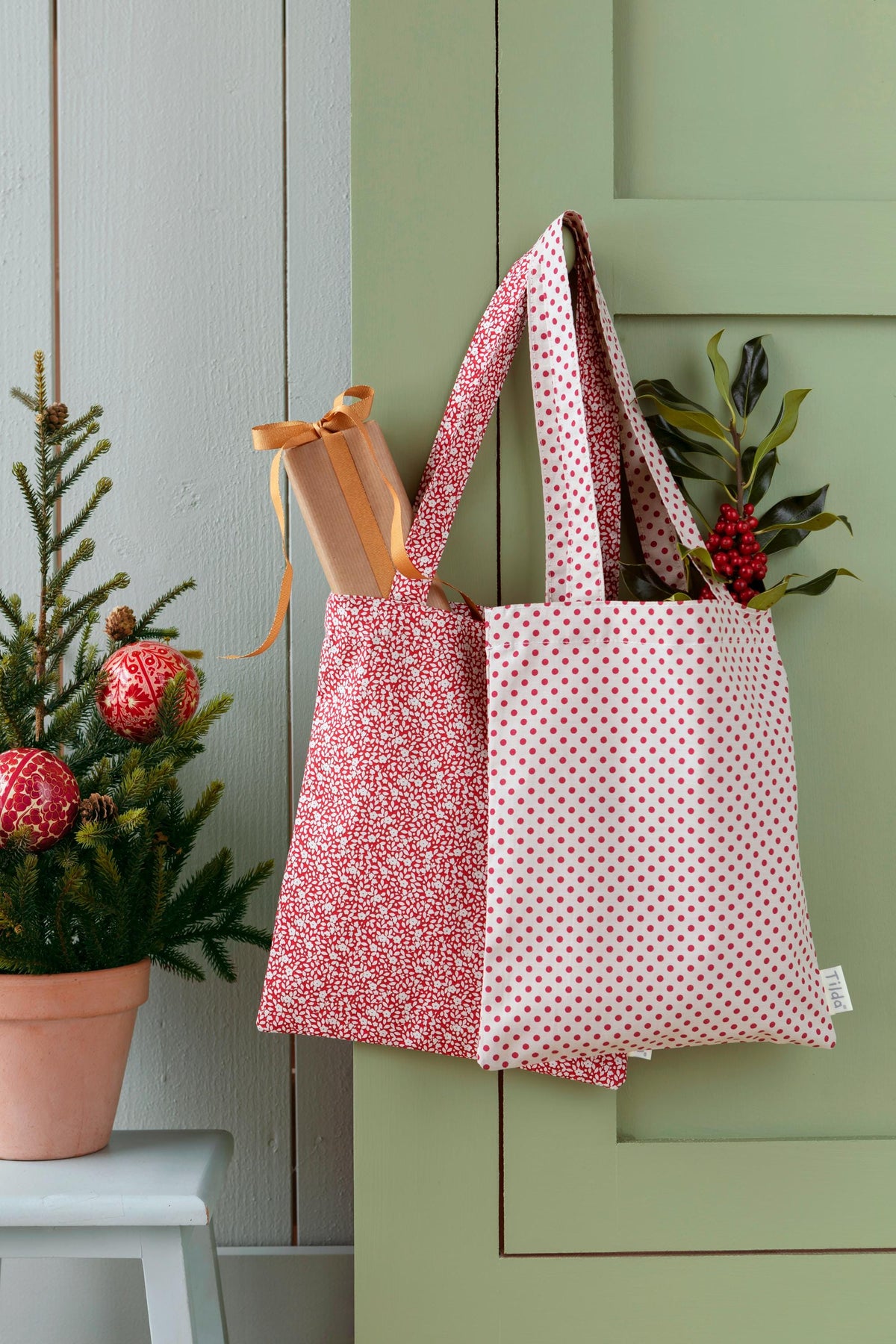 Tilda Fabric Creating Memories Winter Fat Quarter Bundle Quilting Fabric by the Yard 16 Fabrics