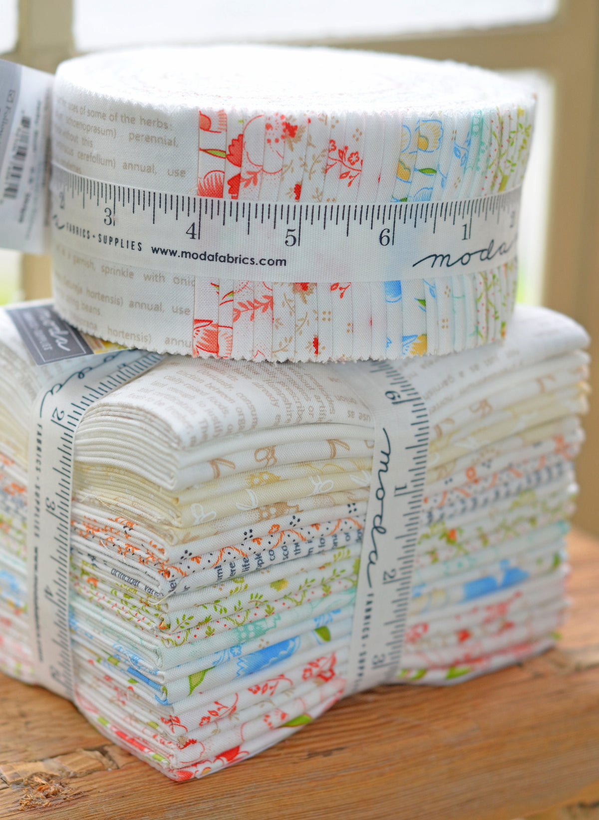 Linen Cupboard Fat Quarter Bundle by Fig Tree for Moda Low Volume Vintage Floral Cotton Quilting Fabric by the Yard 20 Fat Quarters
