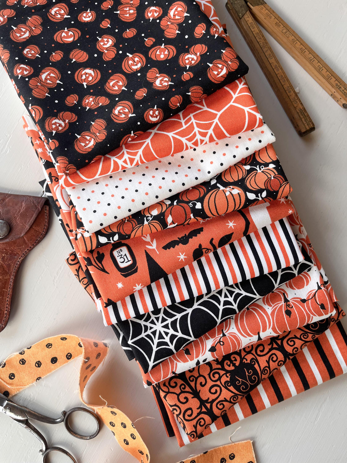 Halloween Fall Fat Quarter Bundle for 10 pieces Cotton Quilting Fabric