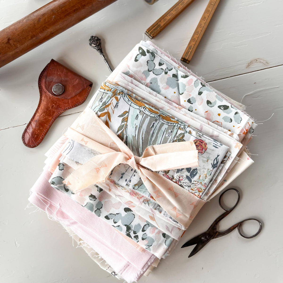 Low Volume Neutral Pink Cream White Scrap Fabric Bundle End of Bolt Cotton Quilt Fabric Fabric Bundle by the pound