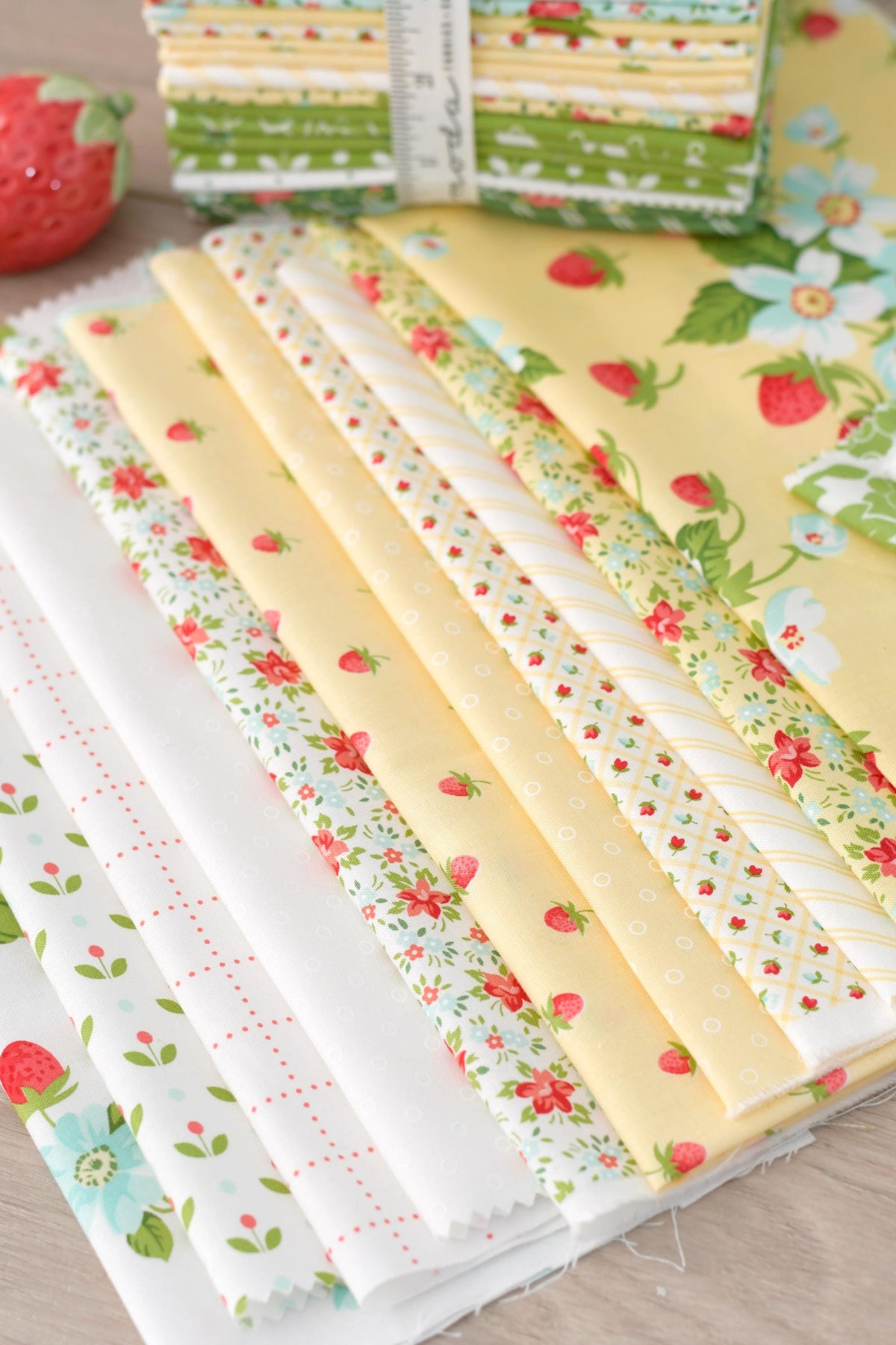 Bloomsberry Cheater Print Panel 36"x60" by Camille Roskelley for Moda Cotton Quilting Fabric by yard
